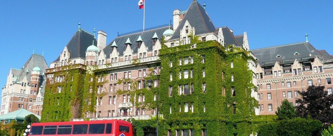 Transportation in Canada for International Students: Public Transit, Cars, Costs and Money-Saving Tips