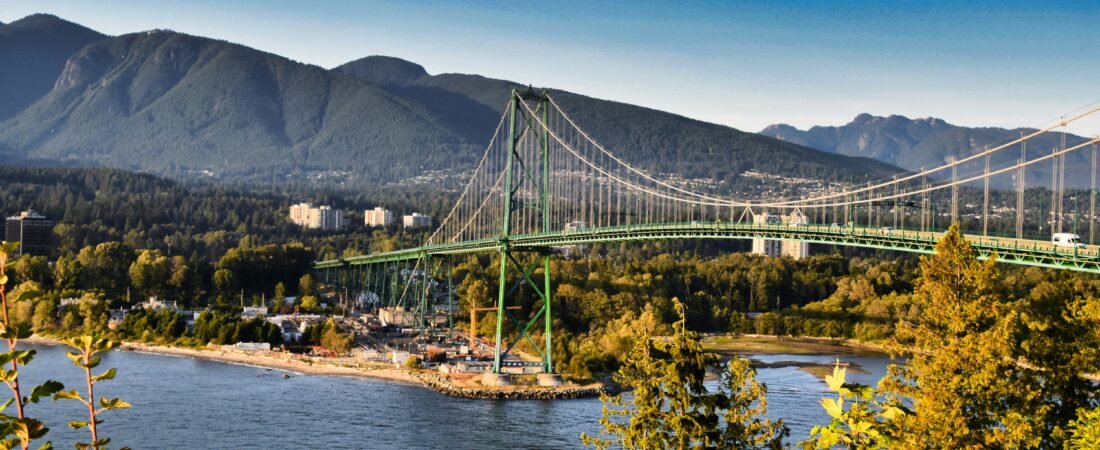 Vancouver Travel Guide: Top 10 Attractions, Best Restaurants, Local Foods and 10 Popular Cafés